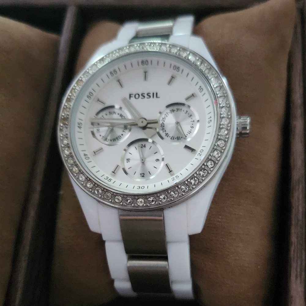 FOSSIL Watch - Picture 2 of 3